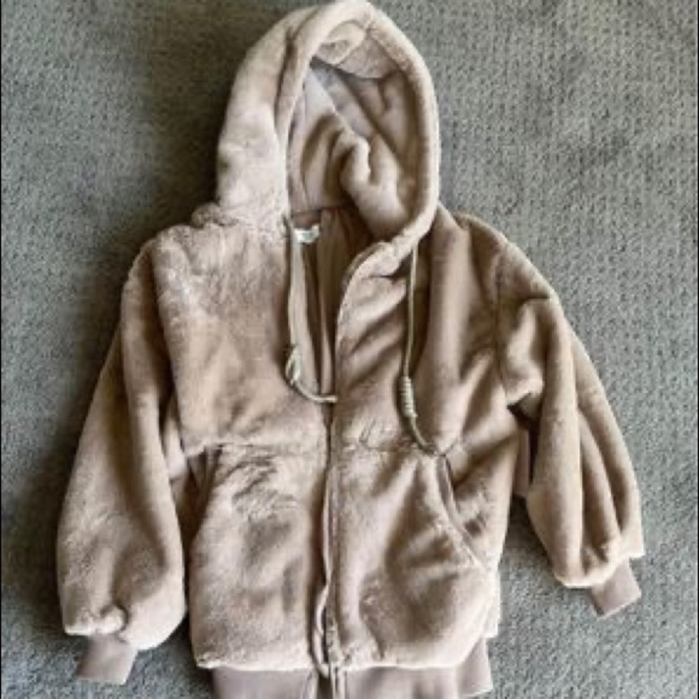 Bluivy faux fur taupe coat